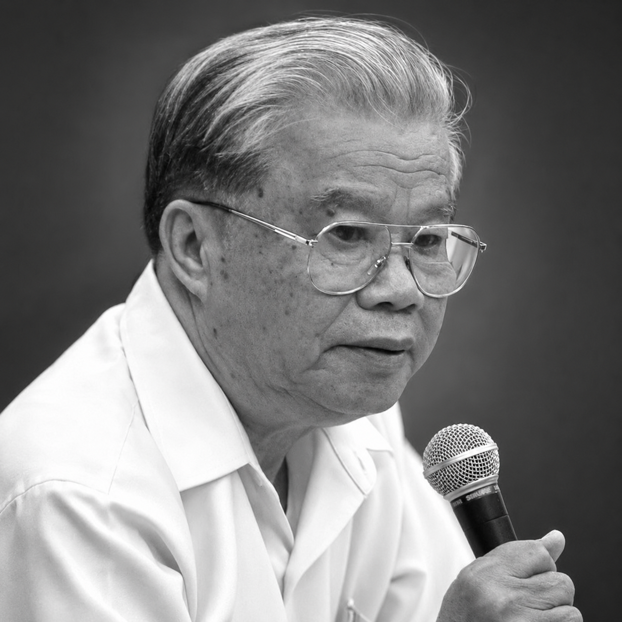 นพ.ประยูร กุนาศล